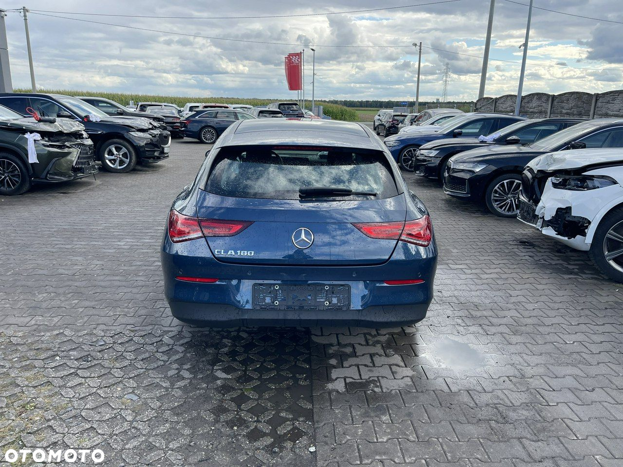 Mercedes-Benz CLA 180 Shooting Brake 7G-DCT Entry - 3
