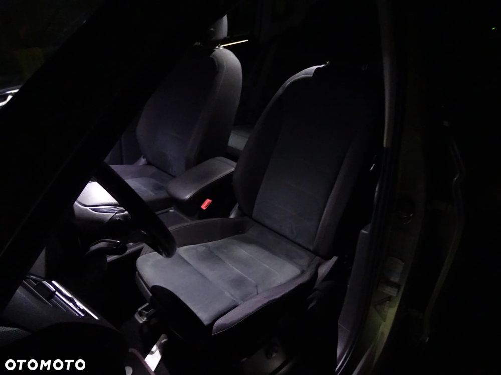 Volkswagen Tiguan - 32