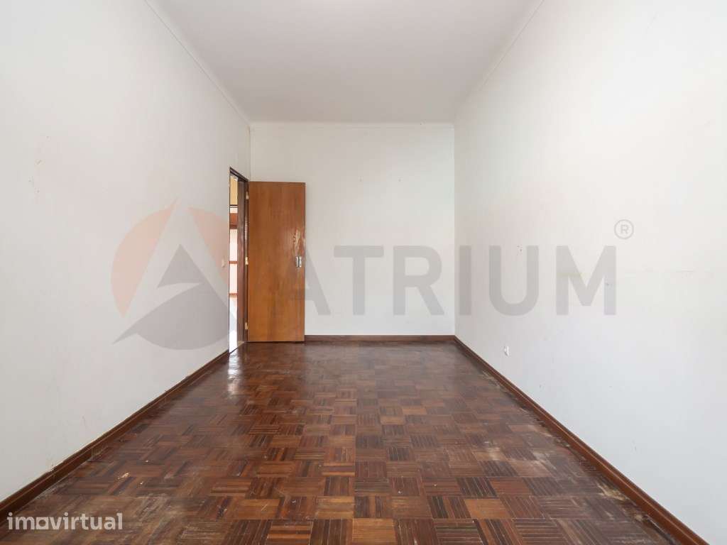 T2 no Bairro do Liceu: Potencial de Remodelação com 'Meio Caminho A... - Grande imagem: 3/23