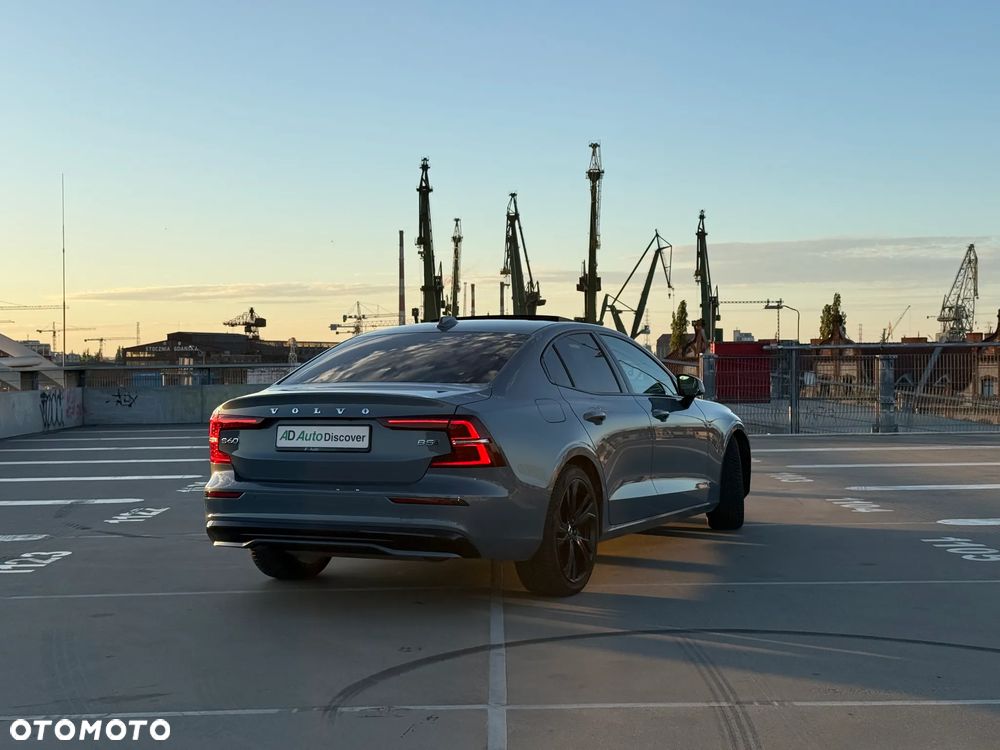 Volvo S60 B5 B AWD Plus Dark - 4