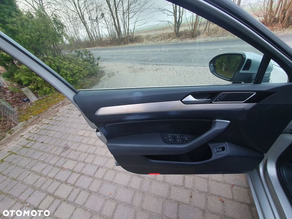 Volkswagen Passat 2.0 TDI SCR DSG Highline - 9