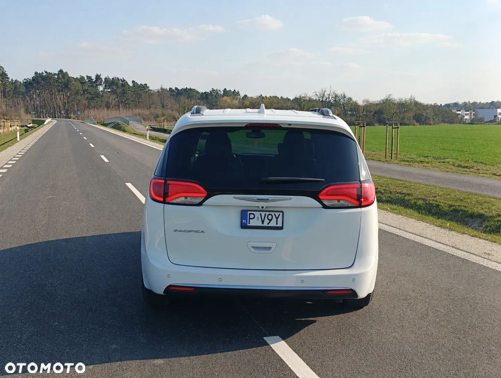 Chrysler Pacifica - 5