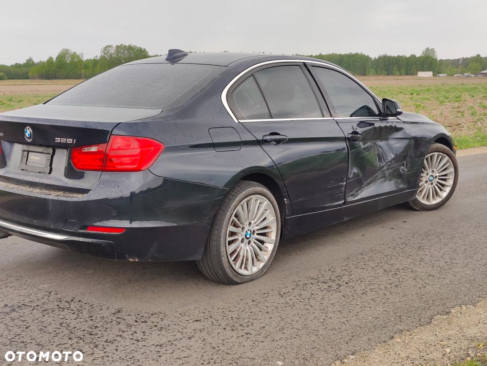 BMW Seria 3 328i xDrive Sport Line - 22