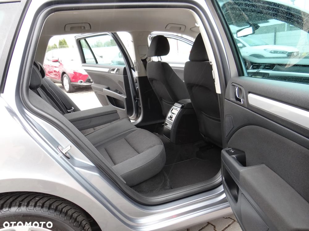 Skoda Superb 2.0 TDI DSG FAMILY - 35