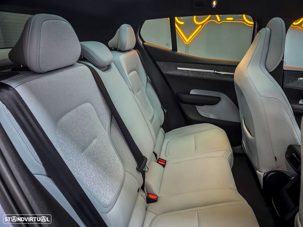 Volvo EX30 Twin Motor Performance AWD Ultra - 42