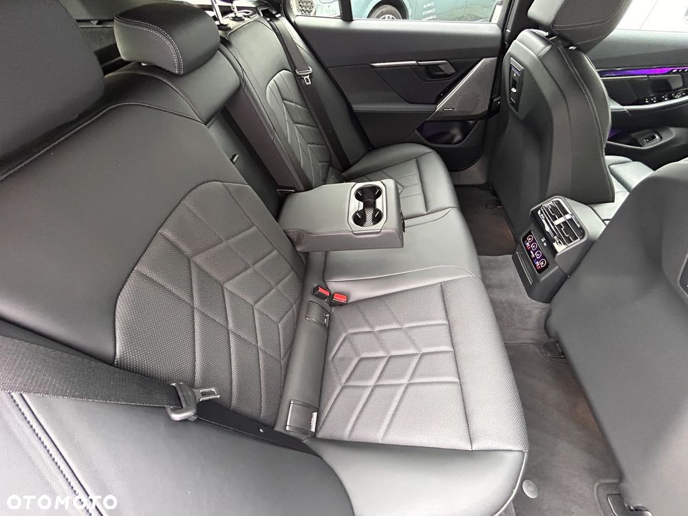 BMW Seria 5 520d - 24