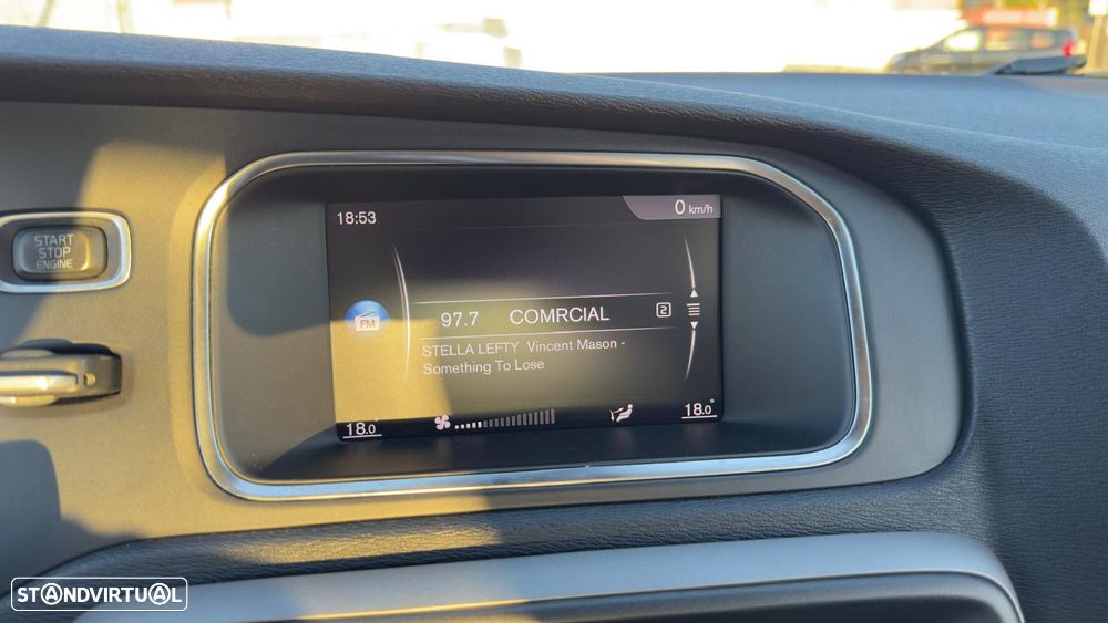 Volvo V40 D2 Kinetic - 19