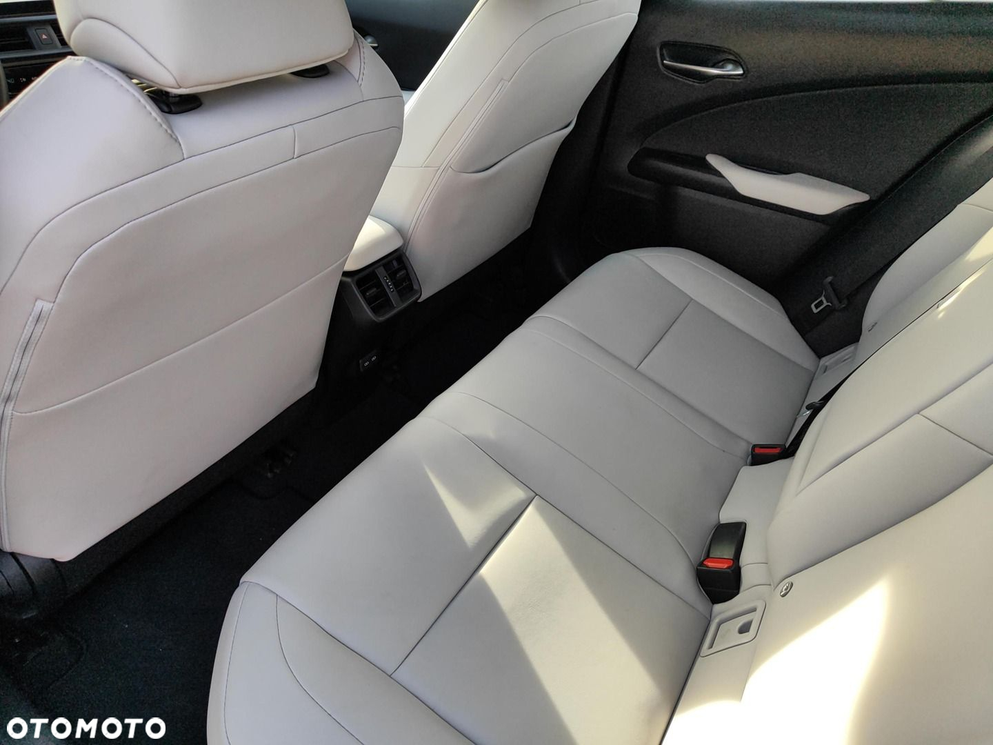 Lexus UX - 13