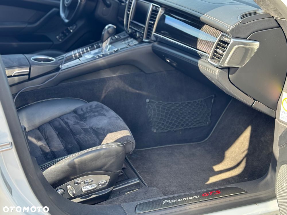Porsche Panamera GTS PDK - 9