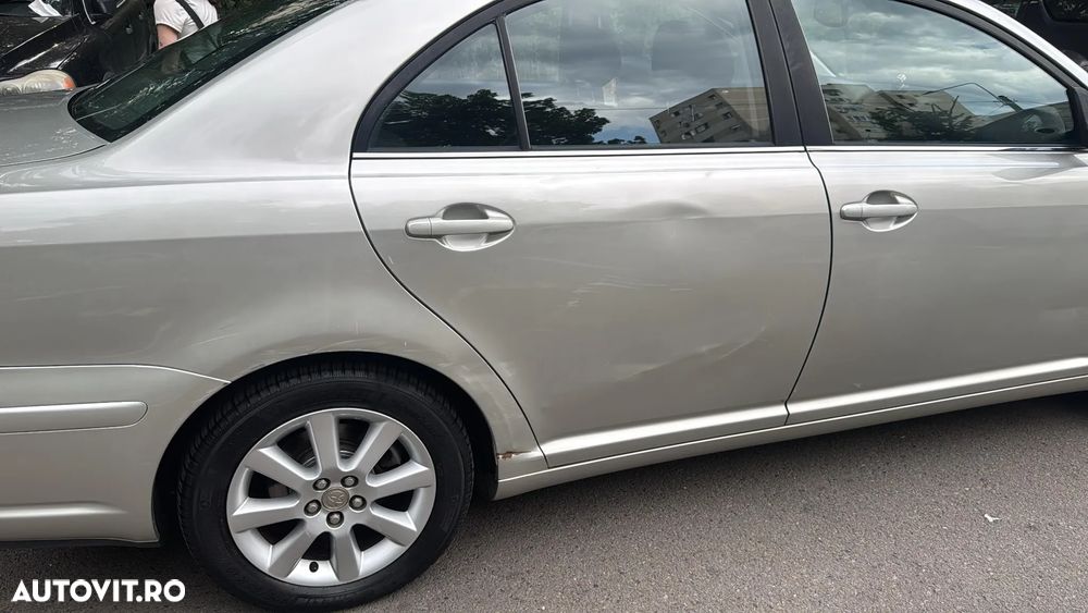 Toyota Avensis 1.8 Comfort - 12