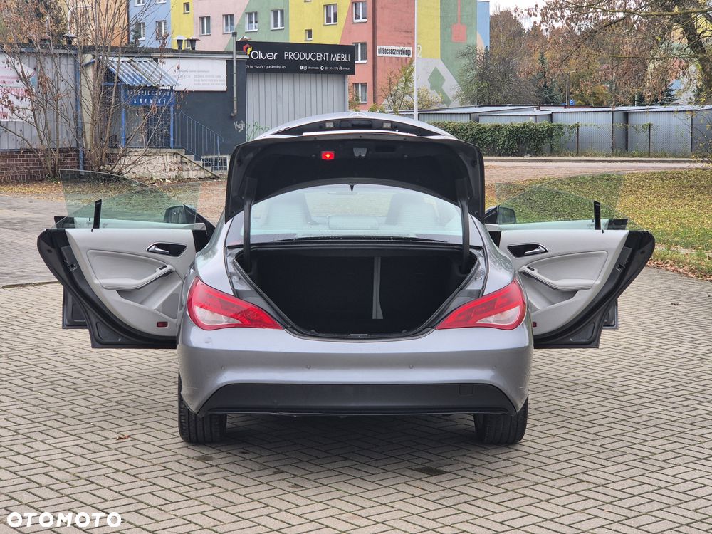 Mercedes-Benz CLA 200 7G-DCT UrbanStyle Edition - 14