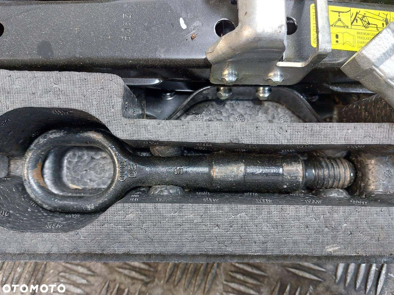 LEWAREK PODNOŚNIK SAMOCHODOWY UCHO AUDI A5 8T 8K0011031D 1120 KG - 9