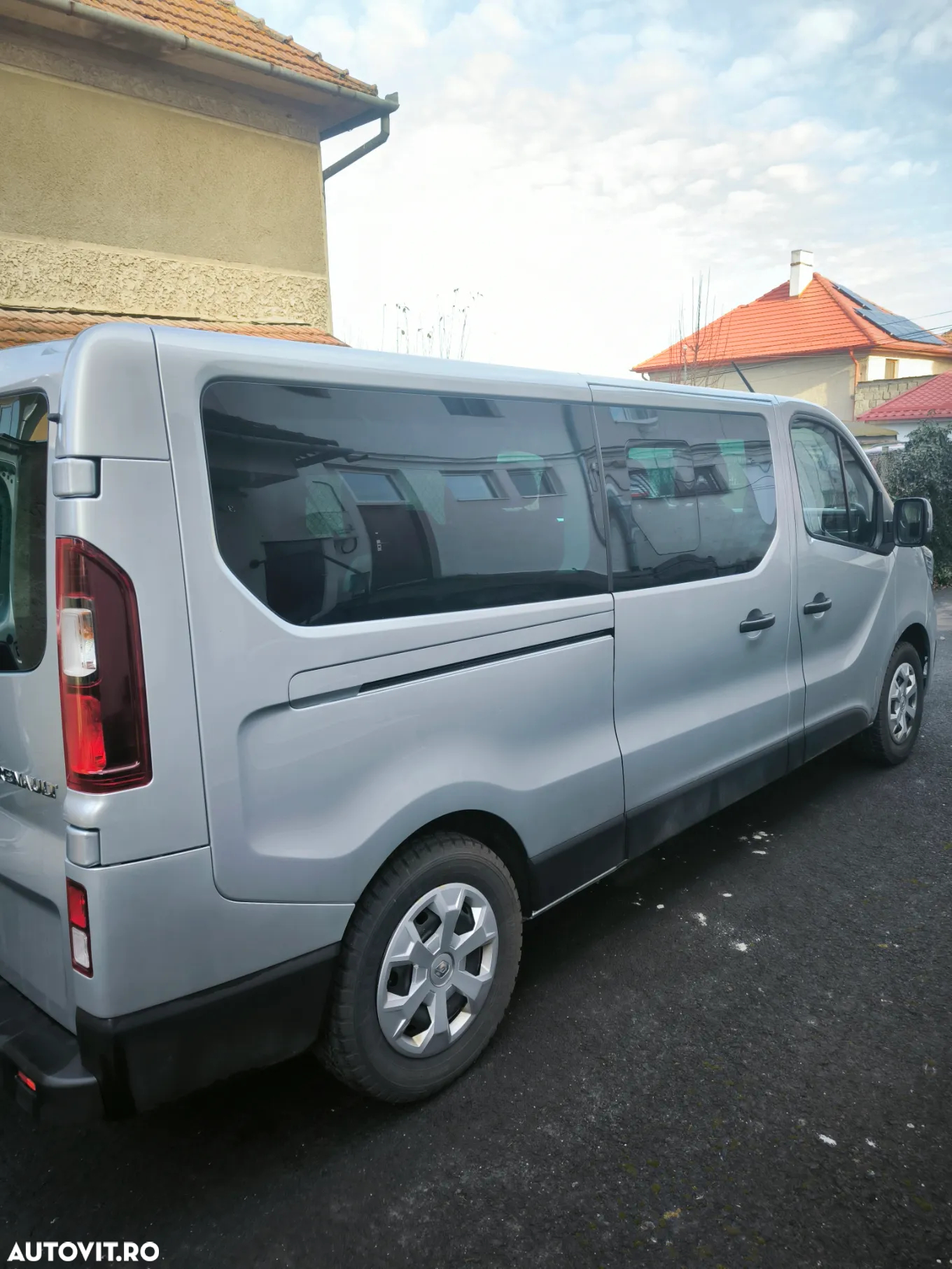 Renault Trafic Combi 2.0 Blue dCi 150 S&S L2 8+1 Zen - 4