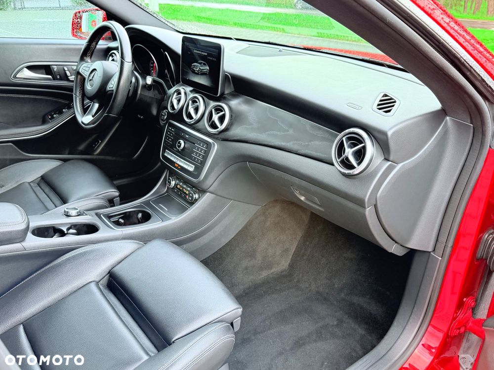 Mercedes-Benz CLA 250 4Matic 7G-DCT AMG Line - 24