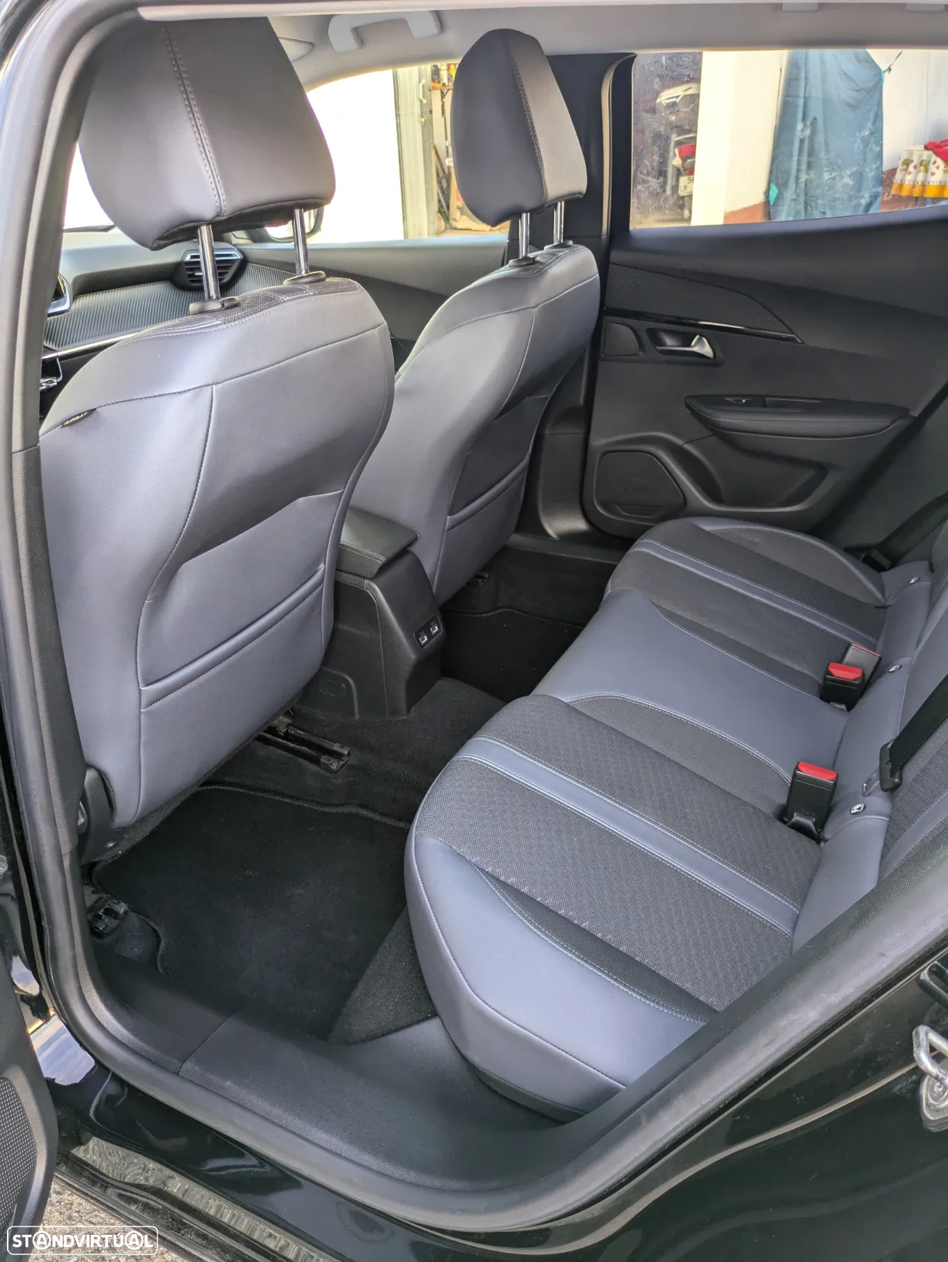 Peugeot 2008 1.2 PureTech Allure - 12