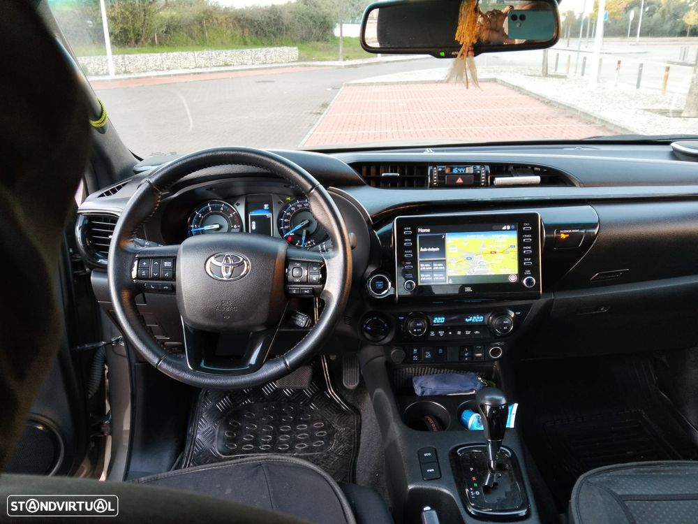 Toyota Hilux 2.8 D-4D 4WD Invincible TA - 7