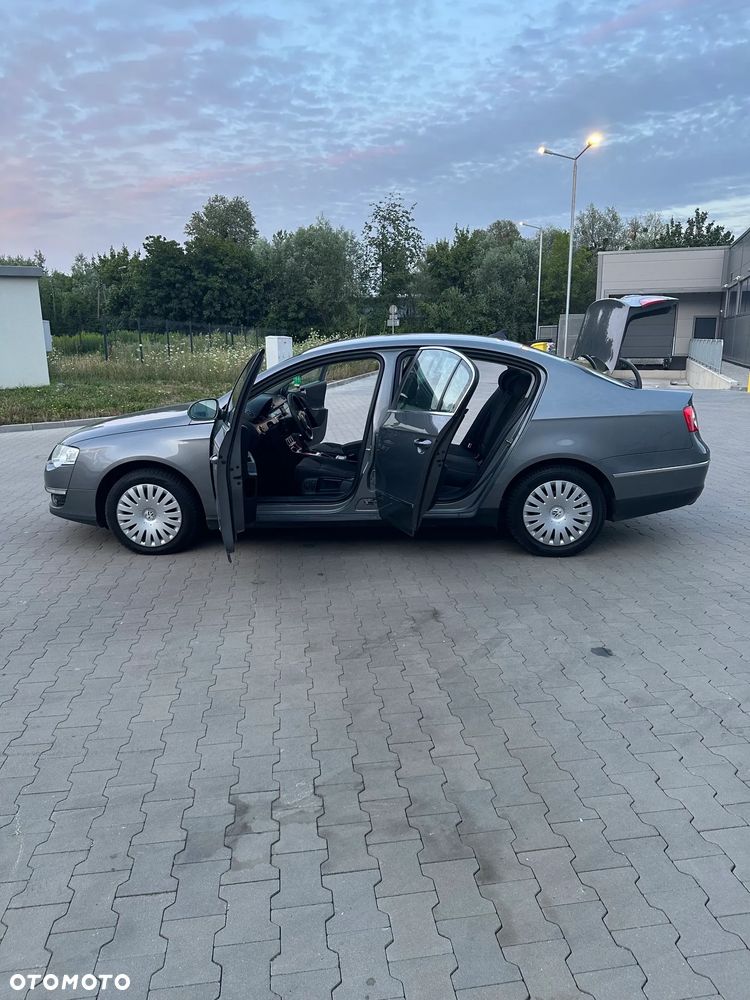Volkswagen Passat - 20