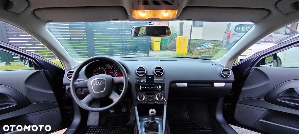 Audi A3 3-drzwiowe 1.6 Ambiente - 32
