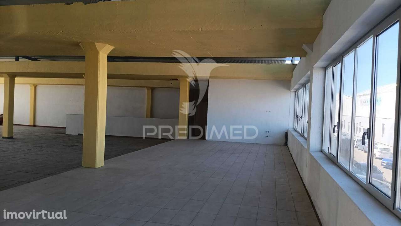 Armazém com área 750 m2 junto ao Aeroporto LISBOA - Grande imagem: 2/11