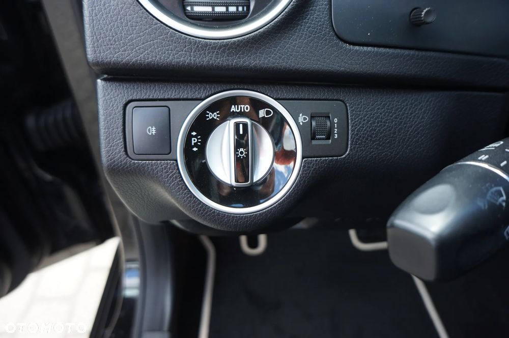 Mercedes-Benz Klasa C 220 CDI DPF BlueEFFICIENCY 7G-TRONIC Edition 1 - 18