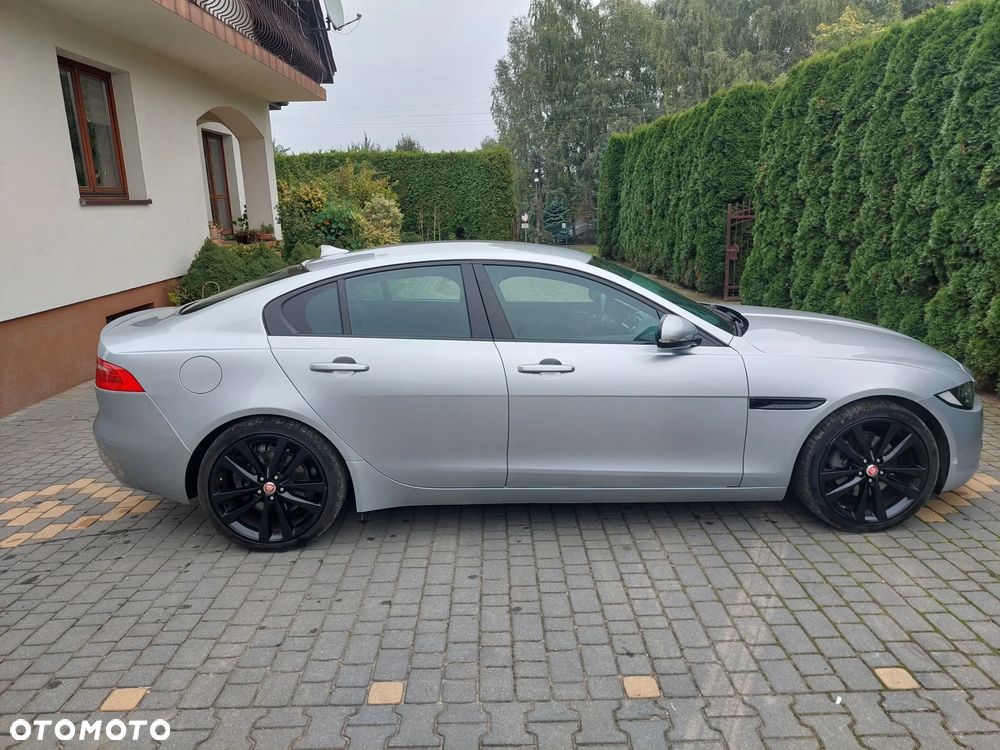 Jaguar XE 2.0 D AWD Prestige - 5