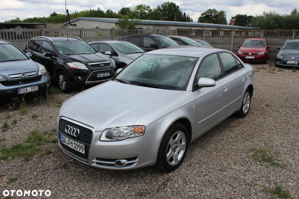 Audi A4 Limousine - 1