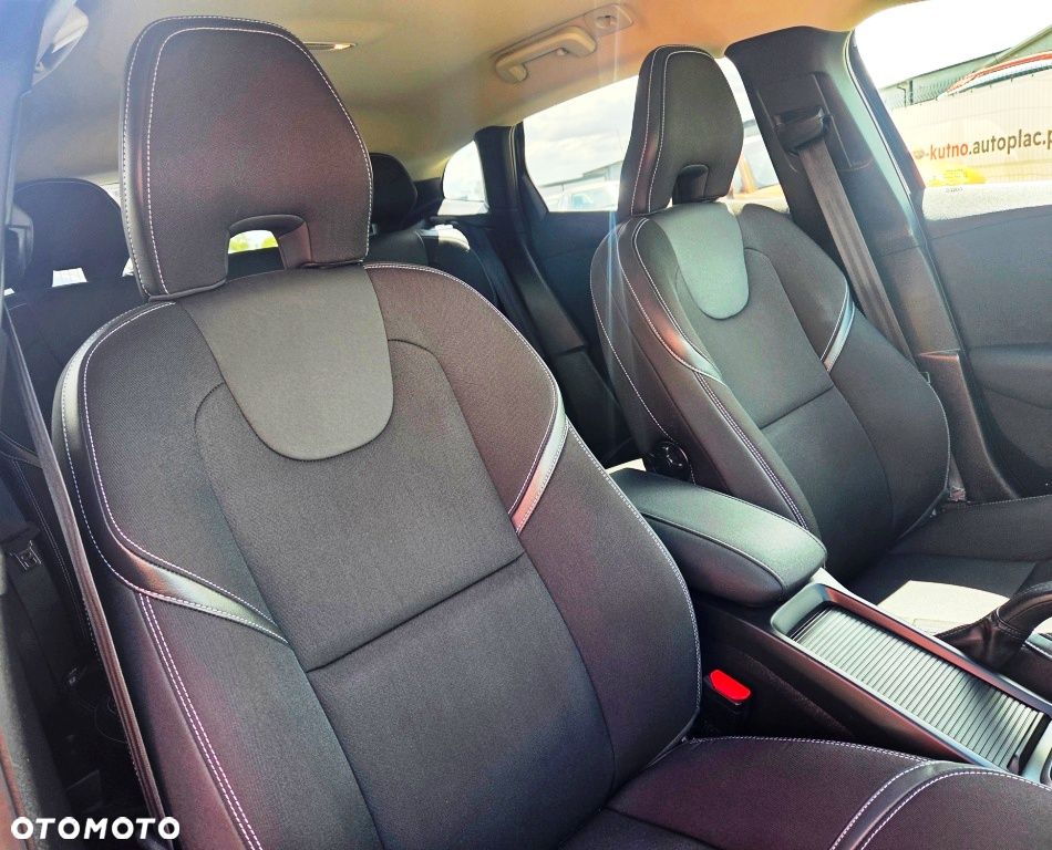 Volvo V40 D2 Momentum - 33