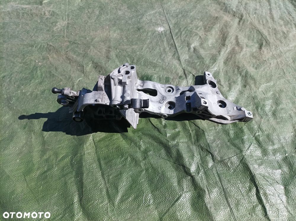 Vw Skoda Audi łapa wspornik alternatora 04L903143D - 2