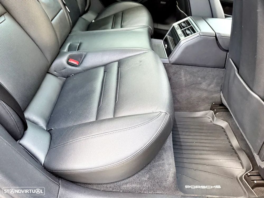 Porsche Panamera 4 E-Hybrid - 34