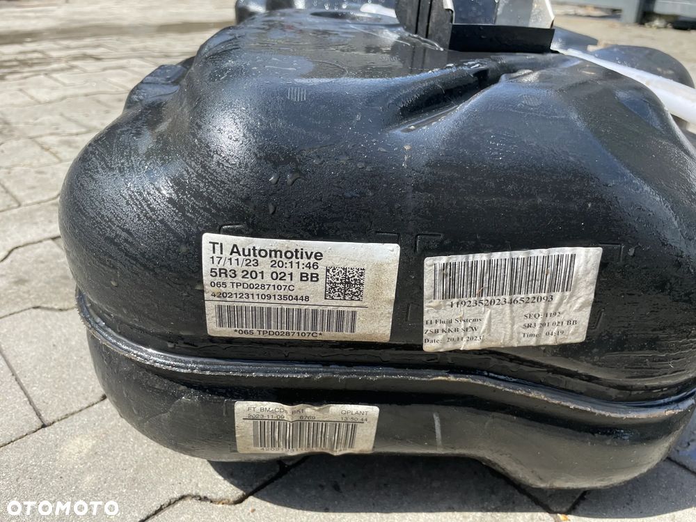 CADDY 2K7 V nowy model bak paliwa 5R3201021BB - 2