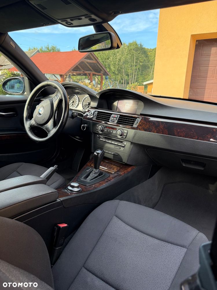 BMW Seria 3 320d DPF Touring - 30