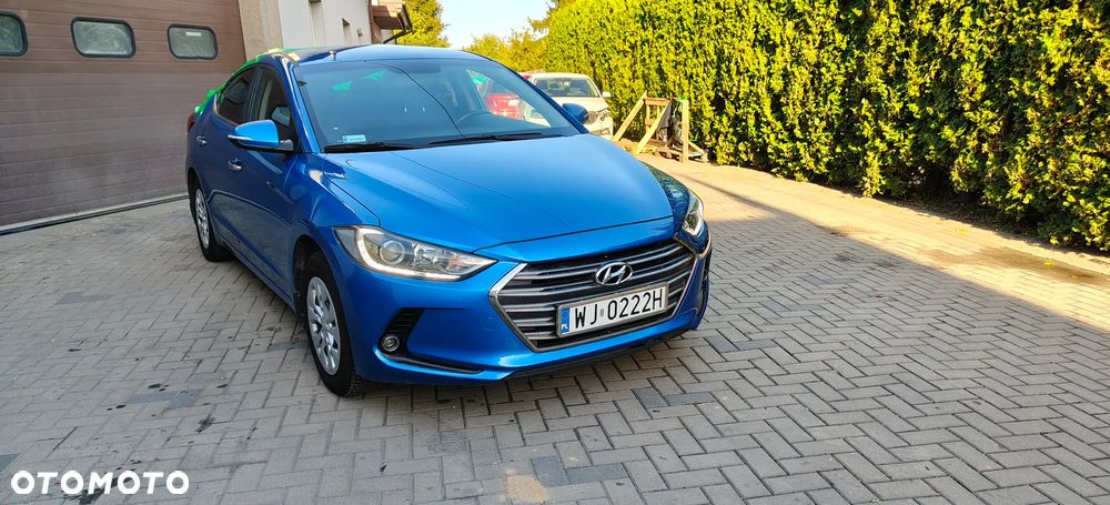 Hyundai Elantra 1.6 Comfort - 10