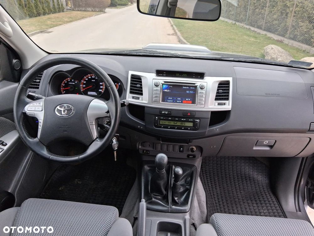 Toyota Hilux 3.0 D-4D SR5 - 8
