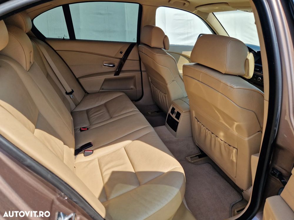 BMW Seria 5 523i - 6