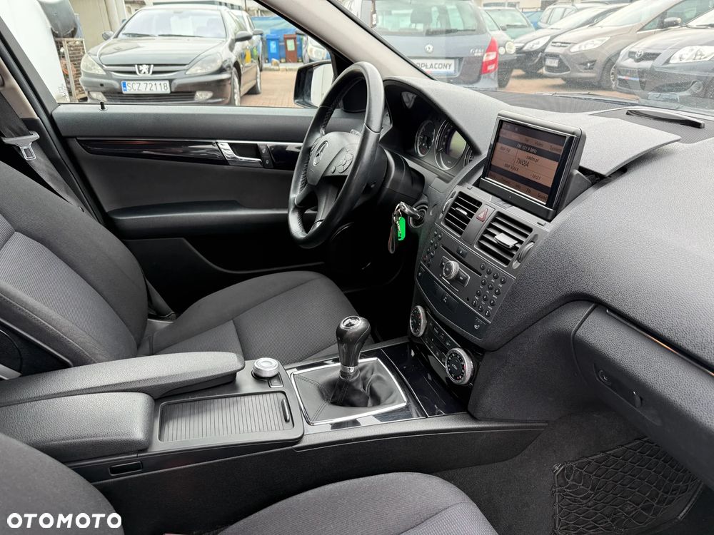 Mercedes-Benz Klasa C 220 CDI DPF (BlueEFFICIENCY) Elegance - 29