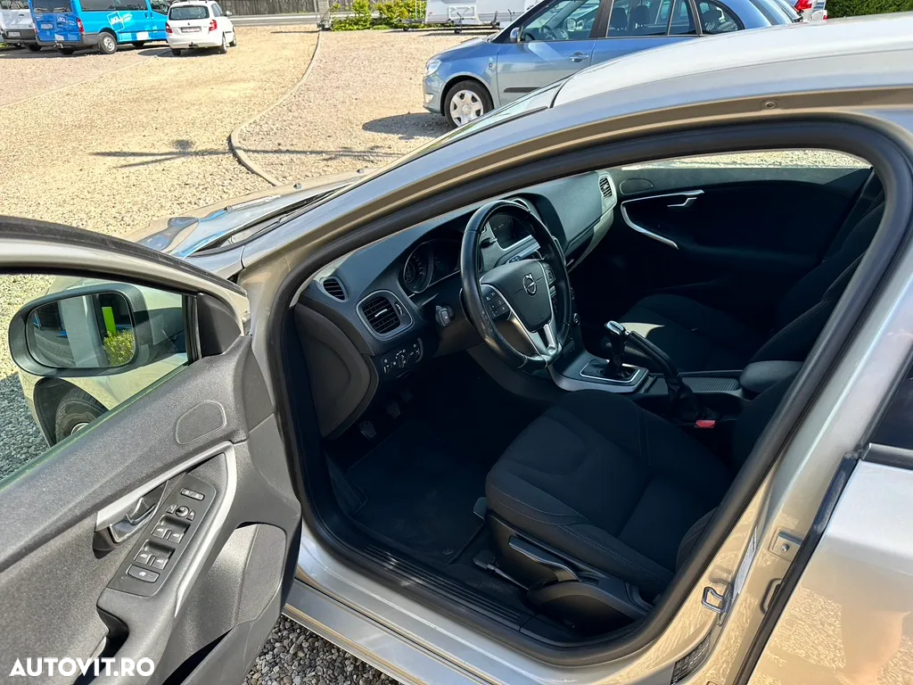 Volvo V40 D2 DRIVe Momentum - 9