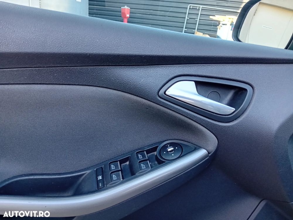 Ford Focus 1.6 TDCi DPF SYNC Edition - 11