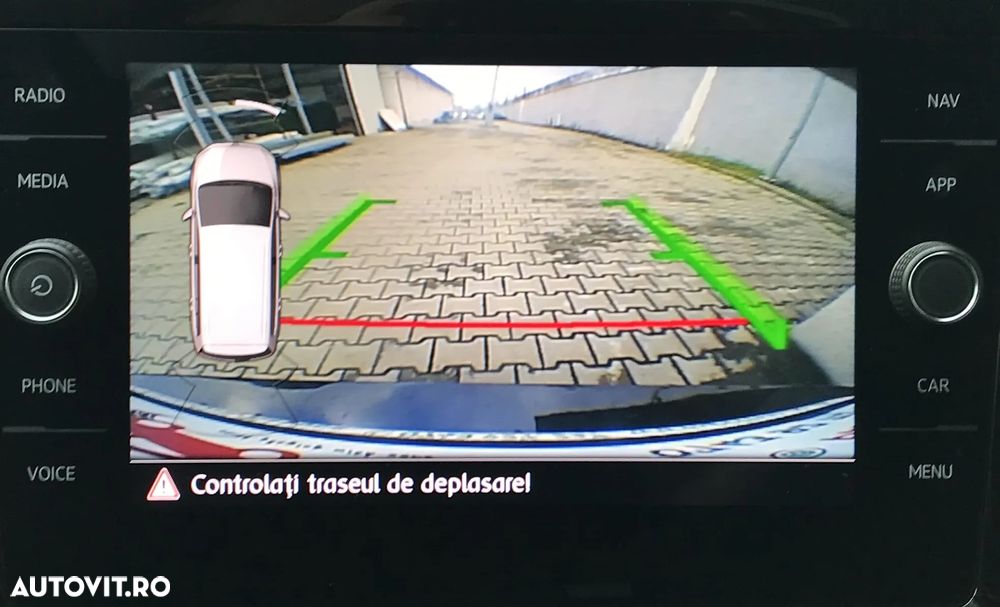 Volkswagen Touran 2.0 TDI SCR DSG Trendline - 24