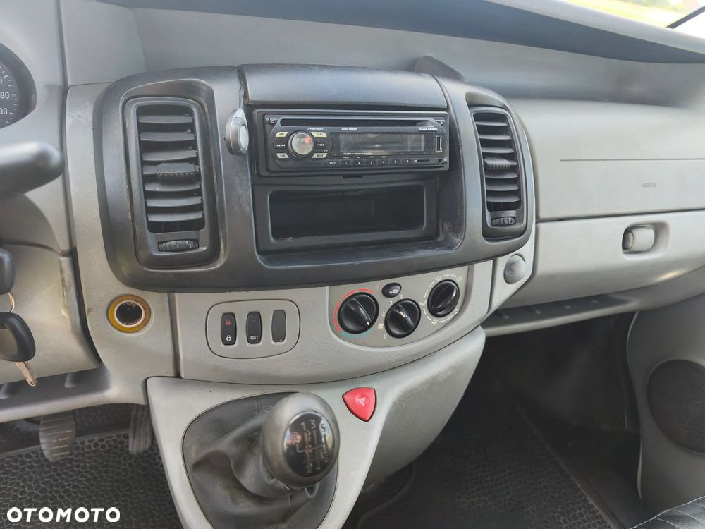 Opel Vivaro - 11