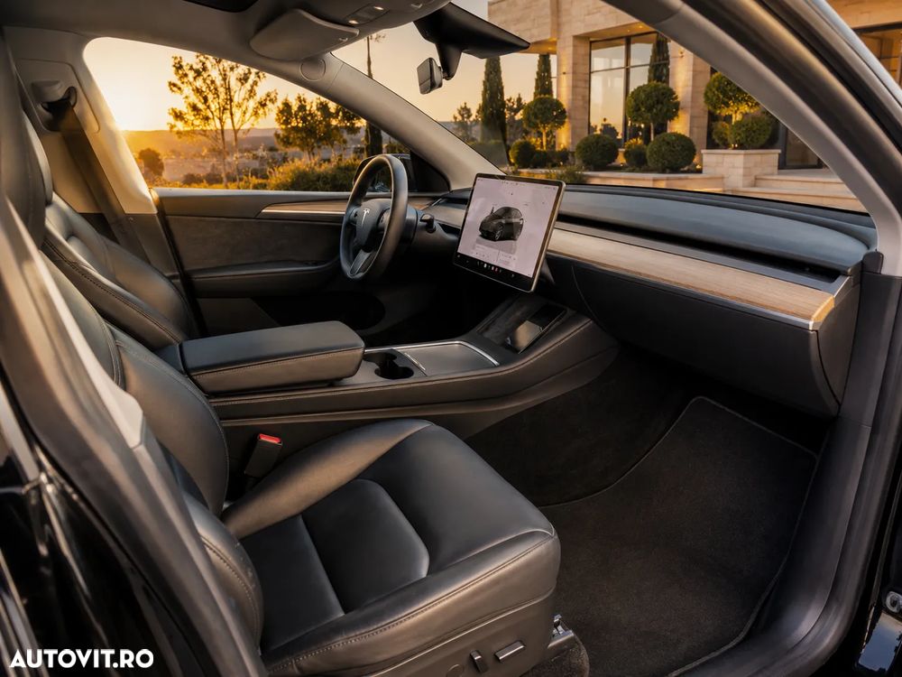 Tesla Model Y AWD Performance - 6