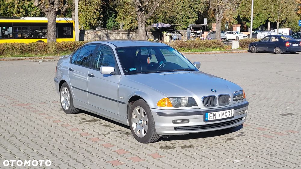 BMW Seria 3 318i - 3