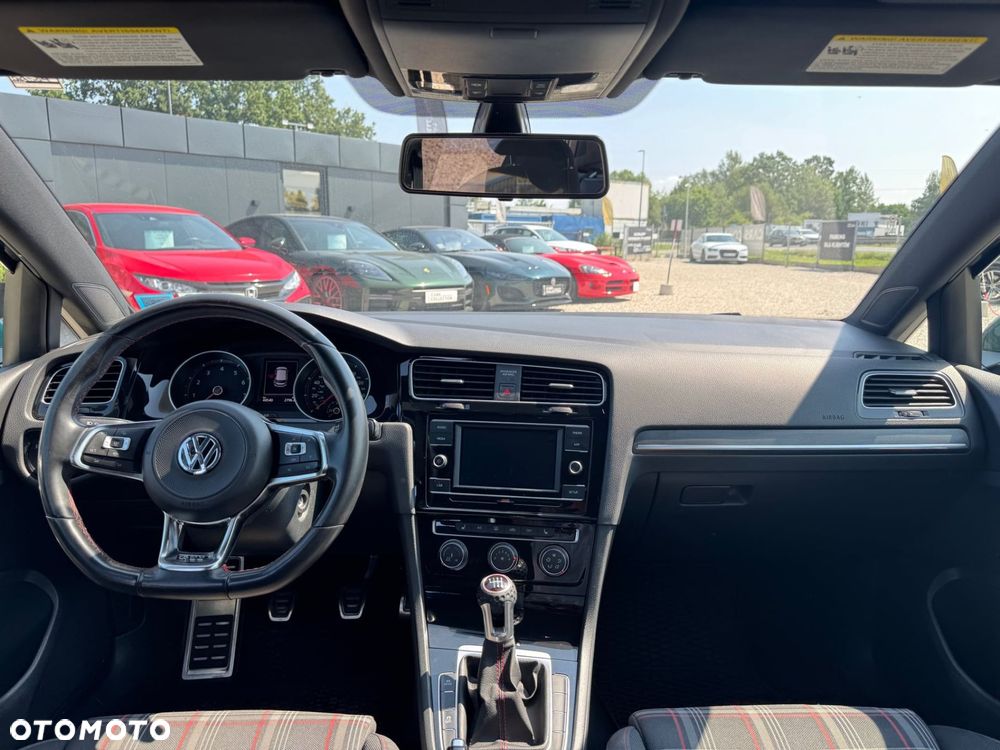 Volkswagen Golf - 15