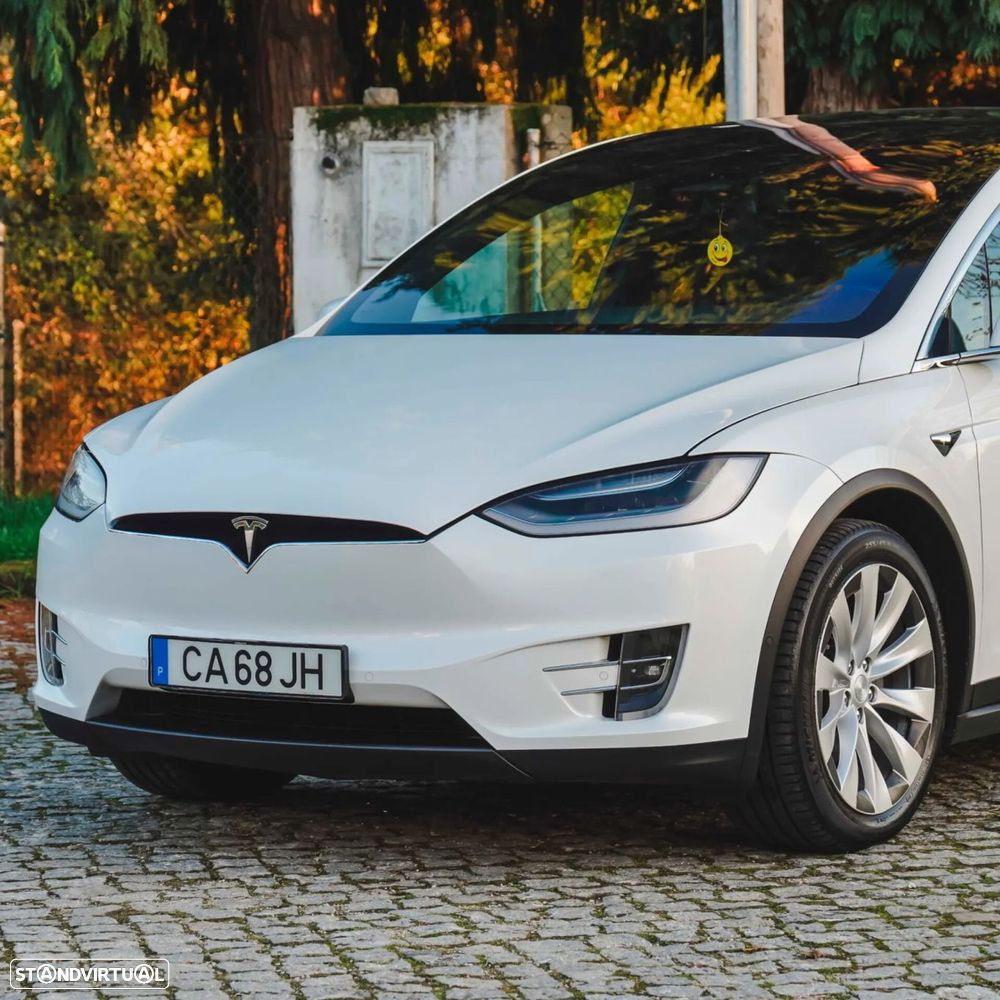 Tesla Model X - 32