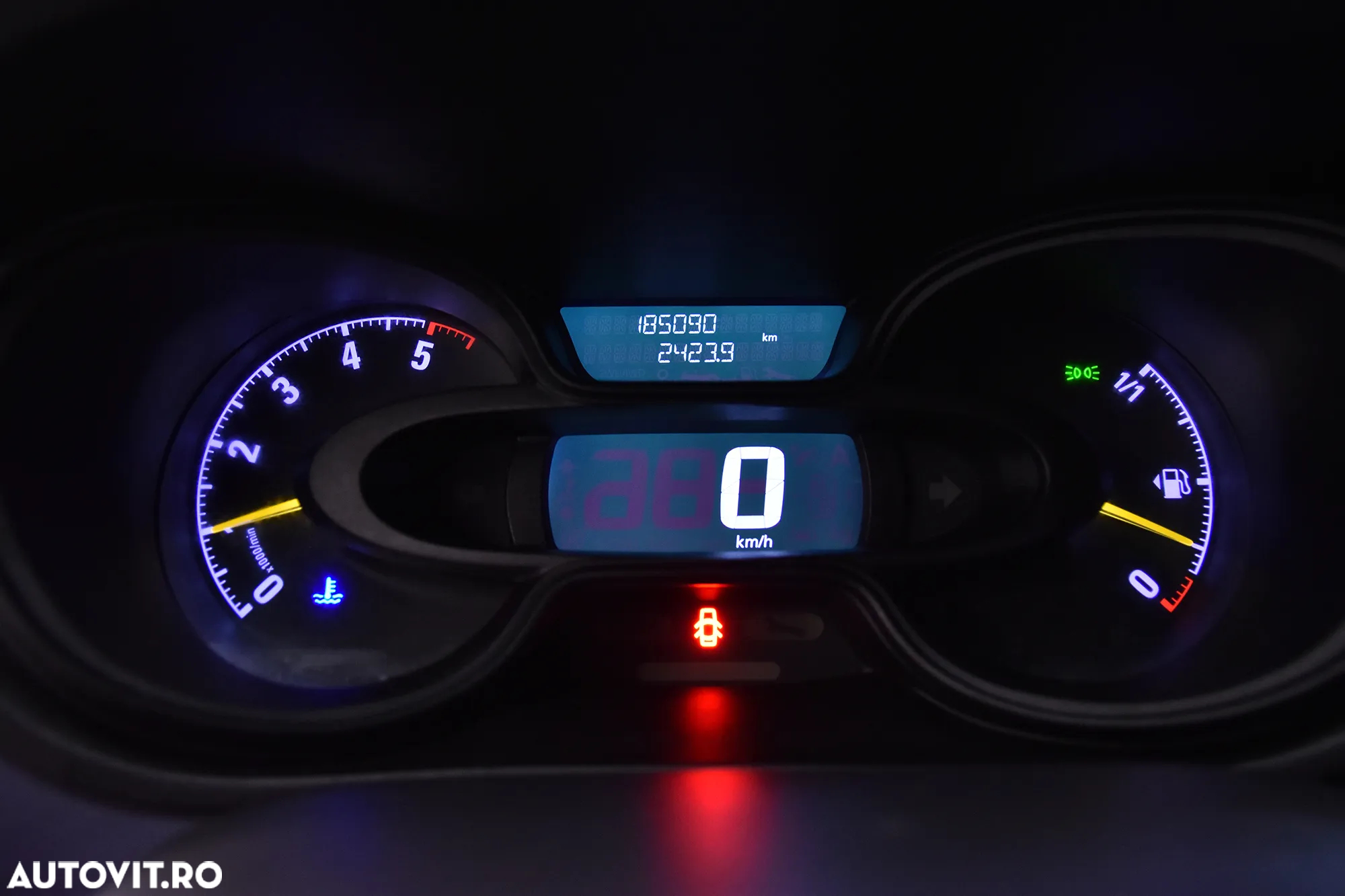 Opel Vivaro - 10