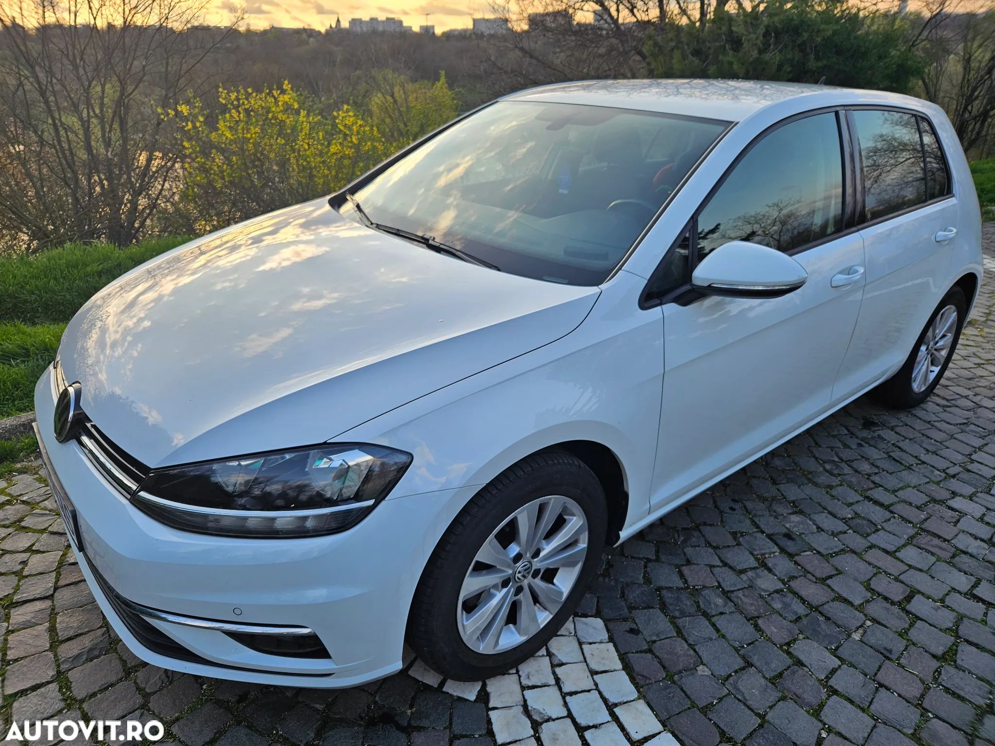 Volkswagen Golf 1.0 TSI Comfortline - 1
