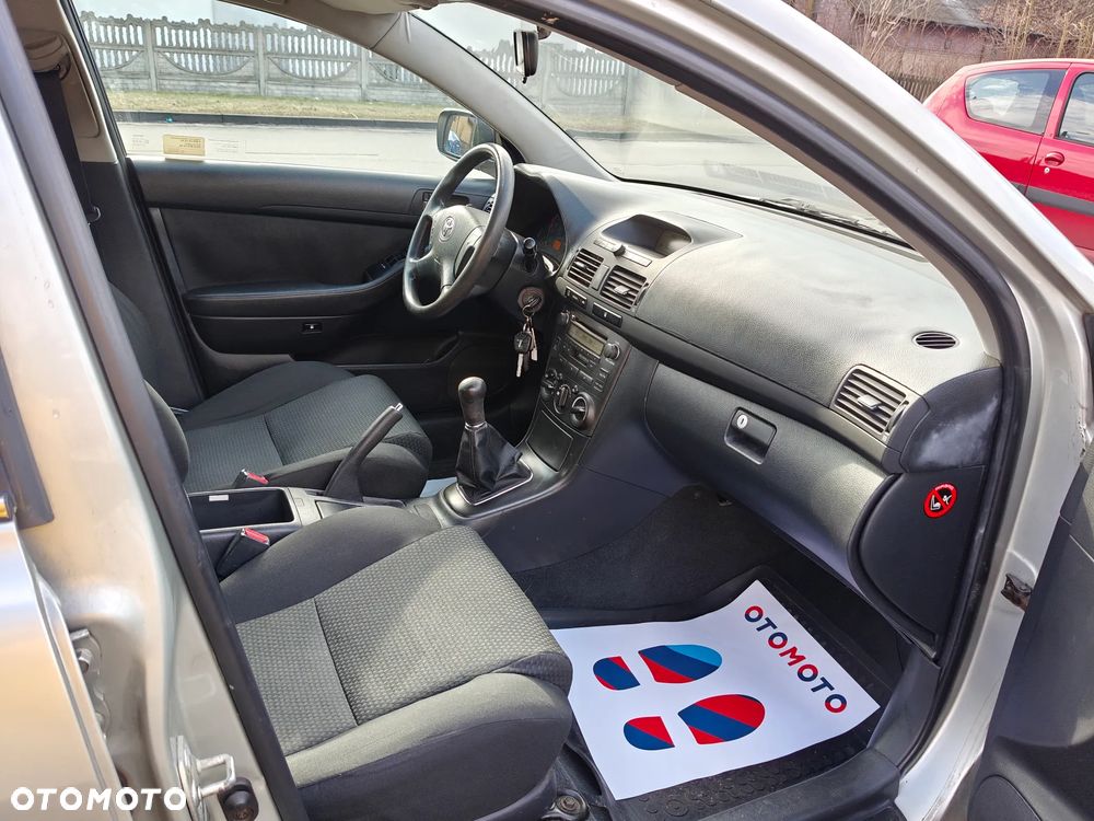 Toyota Avensis 1.8 Terra - 18