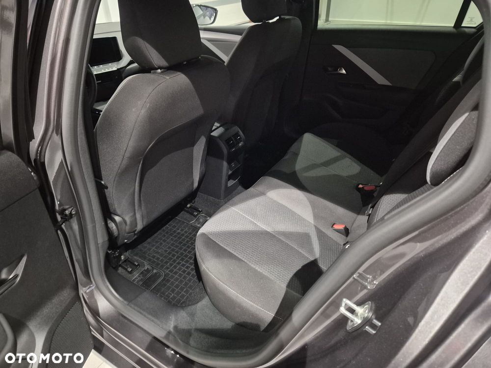Opel Astra 1.2 T Business Edition S&S - 11