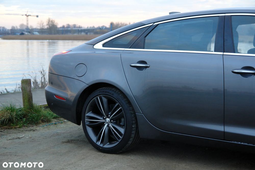 Jaguar XJ 3.0 T AWD LWB Premium Luxury - 5