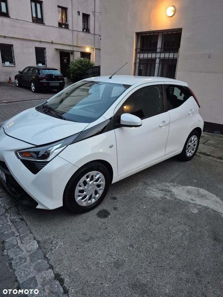 Toyota Aygo x.shift x-play connect - 2