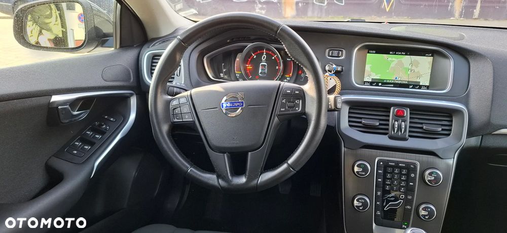Volvo V40 D2 Summum - 11